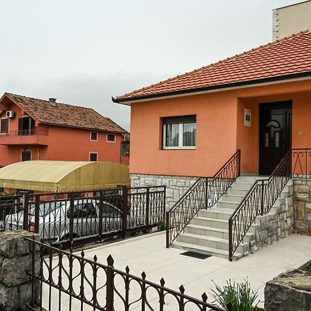 Porto Azzurro Apartments Тиват Екстер'єр фото